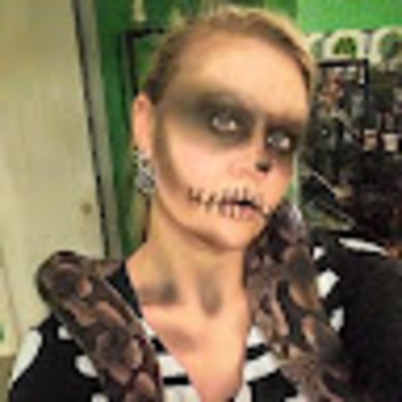 Meet your Posher, Melanie - Picture 1 of 1